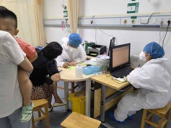 甲状腺功能亢进症状表现有哪些